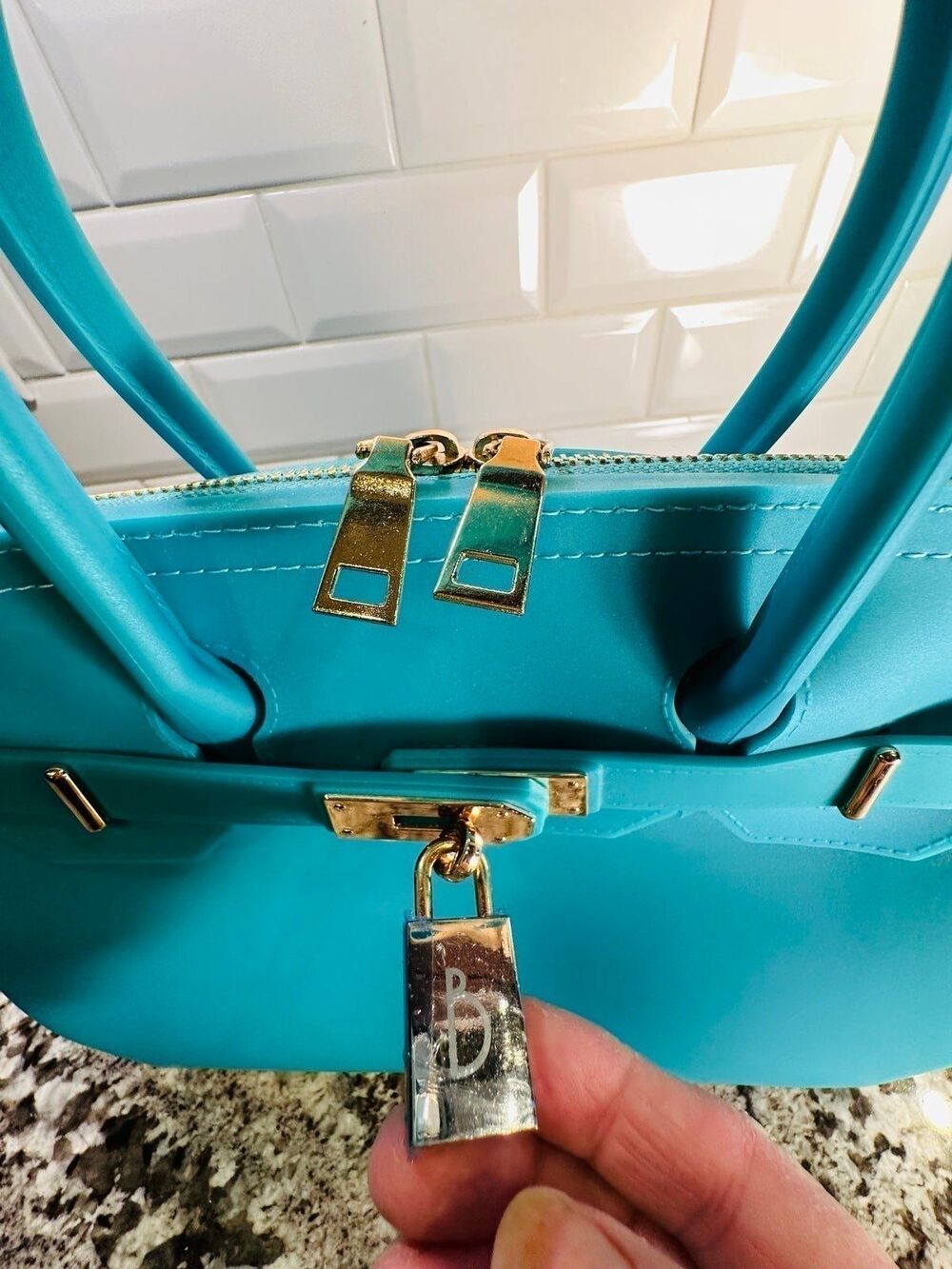 Handbag - Picture 11 of 12